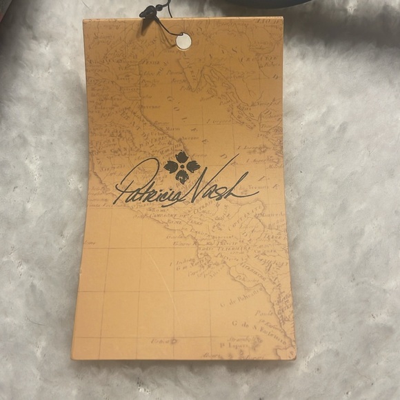 BRAND NEW Patricia Nash crossbody bag with tan cloth dust bag - Picture 11 of 12